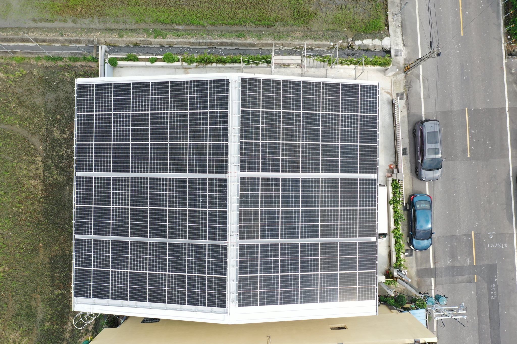 照護中心屋頂型太陽光電躉售系統-完工 20250724-2.jpg