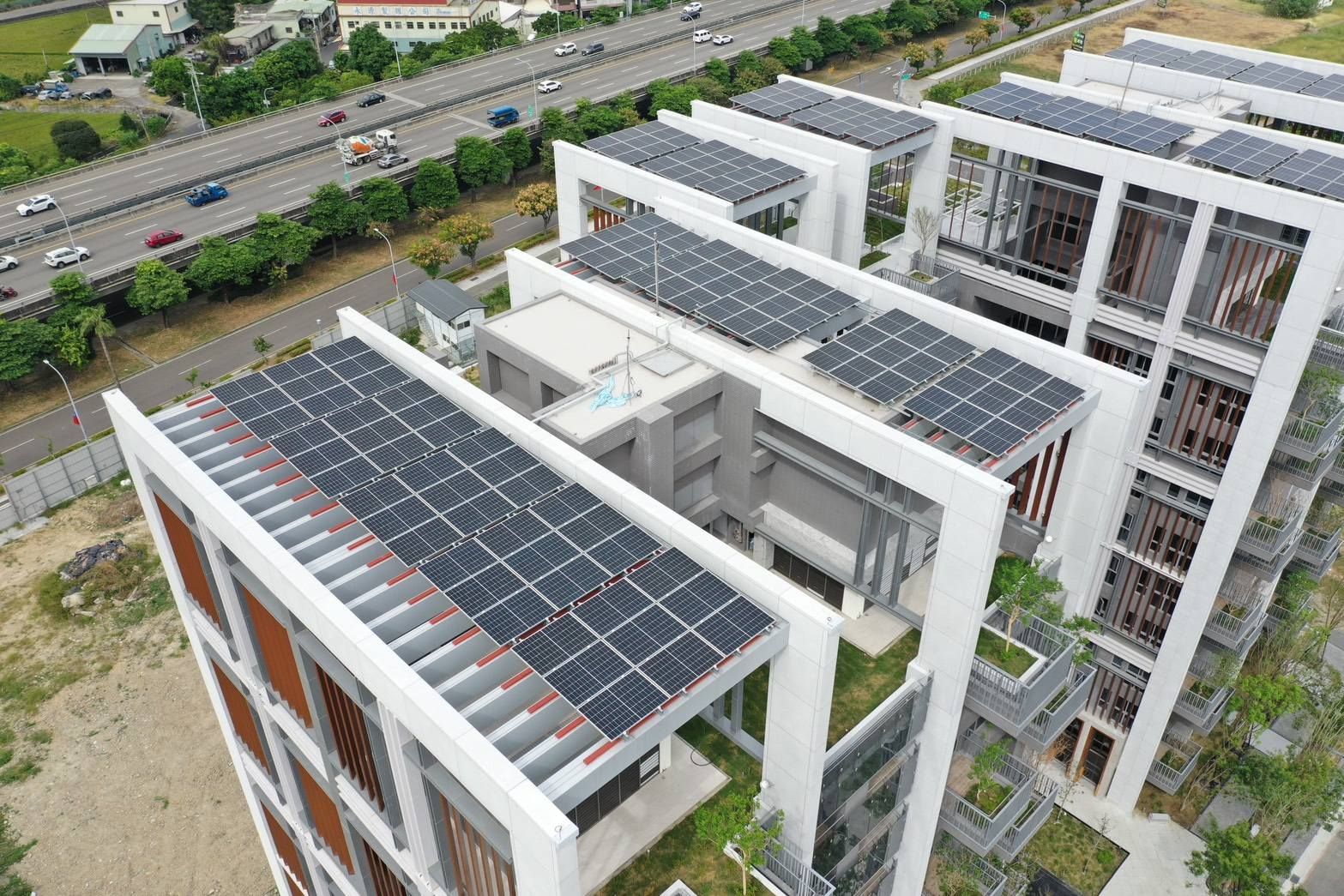 社區大樓屋頂型太陽光電躉售系統-完工-20251111.jpg