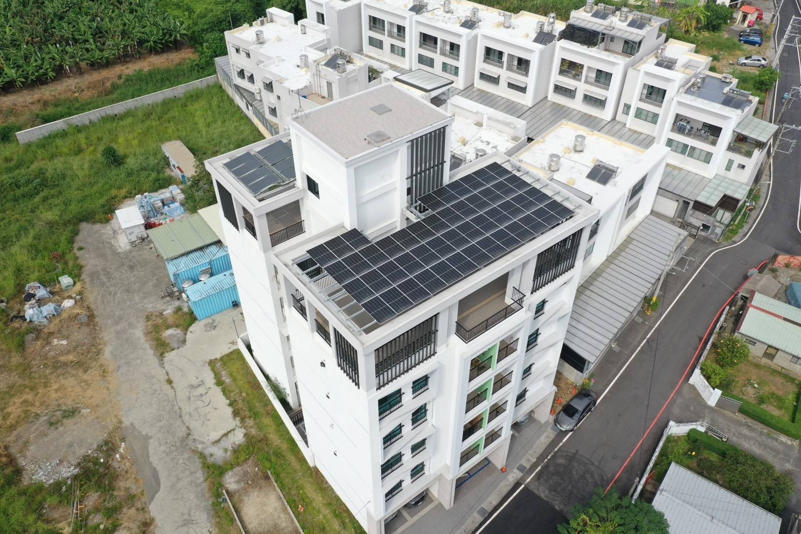 社區大樓屋頂型太陽光電躉售系統-完工-20251111-3.jpg