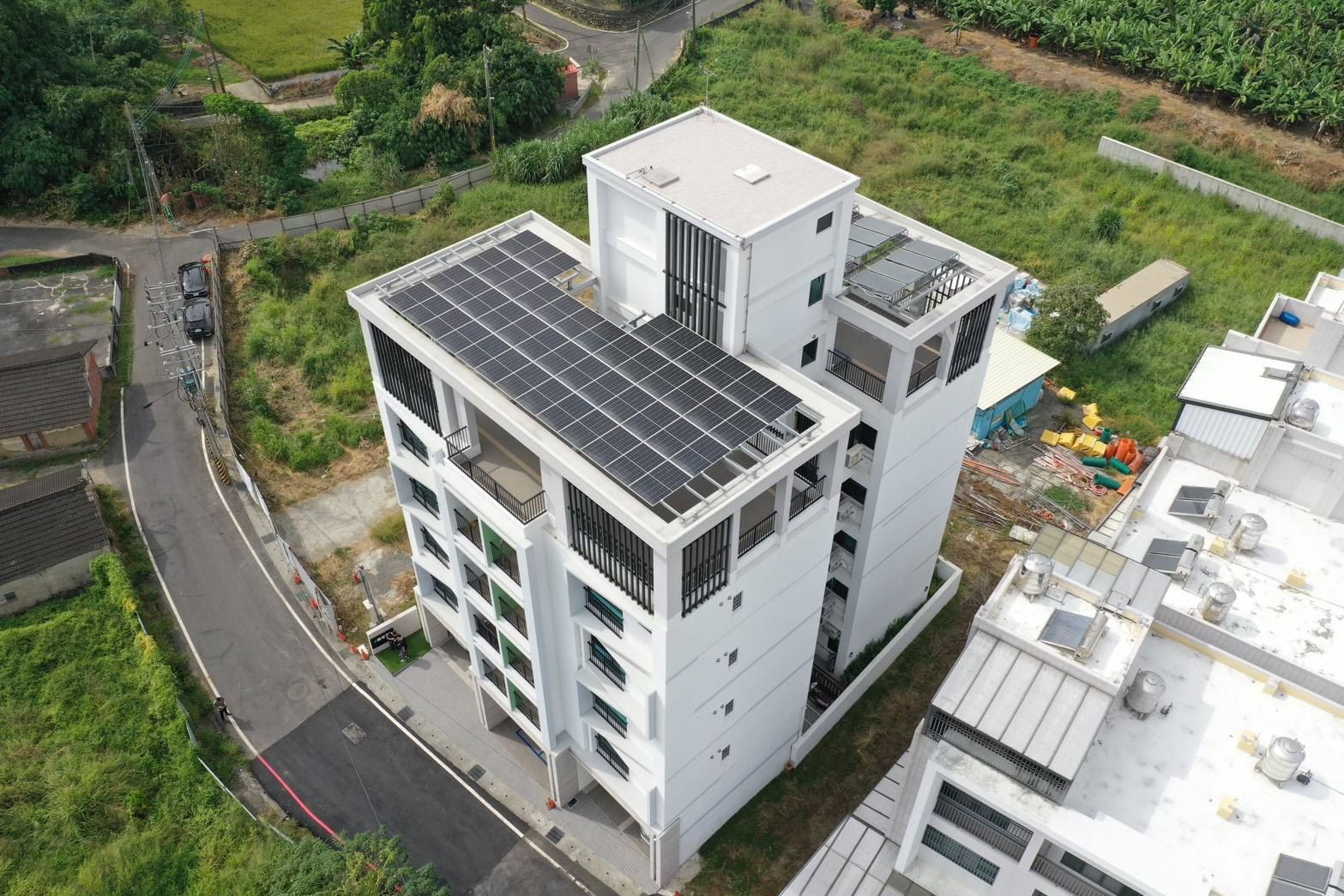 社區大樓屋頂型太陽光電躉售系統-完工-20251111.jpg